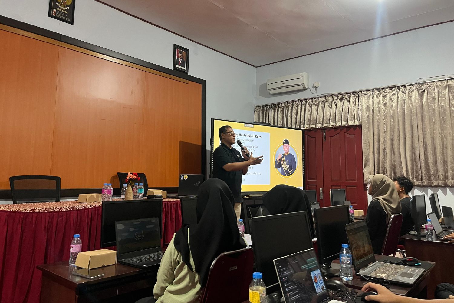 Workshop Pengelolaan Web dan Pembuatan Konten SMAN 7 Balikpapan Tahun 2025